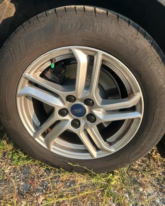 Cerchi in lega Ford da 16 e gomme Fulda 205/60 16