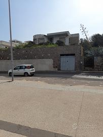 Sardegna-Casa fronte mare con terreno edificabile