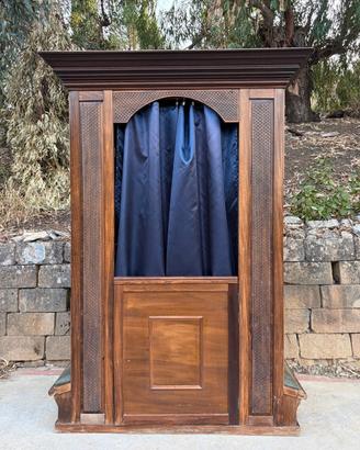 Confessionale Antico in Legno Noce Tanganica 