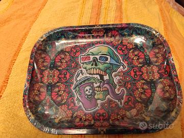 vassoio per tabacco con disegno skull