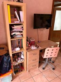 Scrivania e libreria