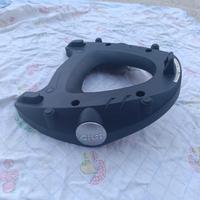 Piastra e staffe GIVI per Honda Hornet 03-04