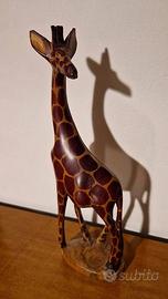 Giraffa d'epoca in legno dal Kenya
