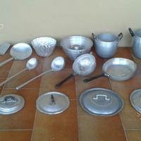 Pentolame e attrezzi da cucina in alluminio