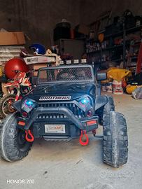 Macchina elettrica fuoristrada  jeep bambini