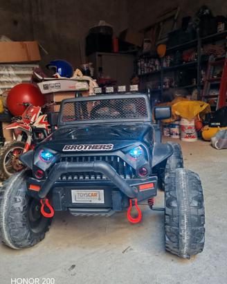 Macchina elettrica fuoristrada  jeep bambini
