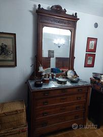 Due cassettiere in stile rustico in legno massello