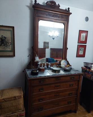Due cassettiere in stile rustico in legno massello