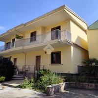 VILLA A SCHIERA A SAN FELICE A CANCELLO