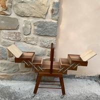 Mobiletto da cucito in legno con cassetti nascosti