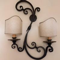 Una applique di pregio in ferro battuto