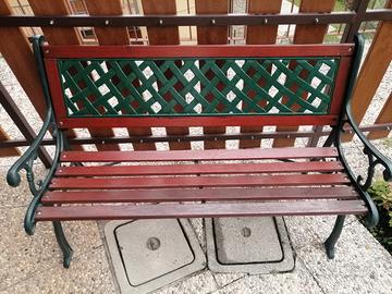 Panchina e due poltrone da giardino