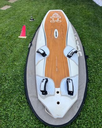 Tavola windsurf da slalom + pinna + vela 7.0