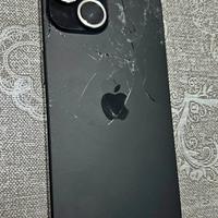 Iphone 15 rotto il vetro posteriore