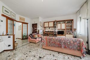 Piazza San Lorenzo: ampio 3 locali