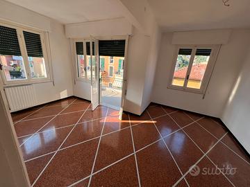 Ampio e luminoso appartamento in piccola palazzina