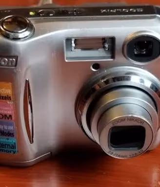 fotocamera compatta Nikon Coolpix 4100 anno 2004