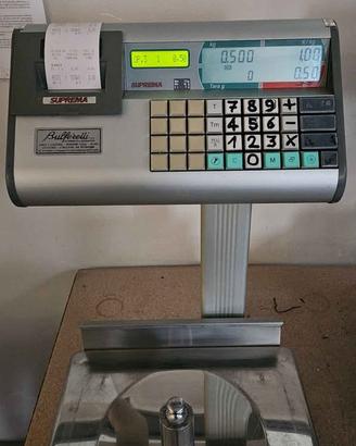 Bilancia da negozio con scontrino