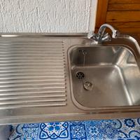 Lavello cucina con miscelatore