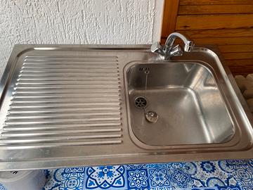 Lavello cucina con miscelatore