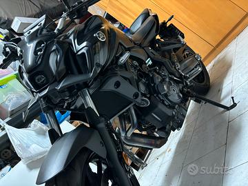 YAMAHA MT-07 naked