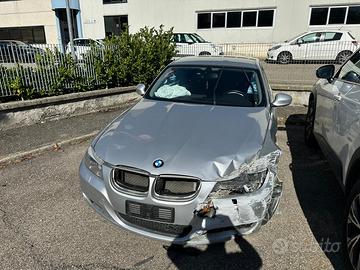 Bmw serie 3 318 restiling incidentato