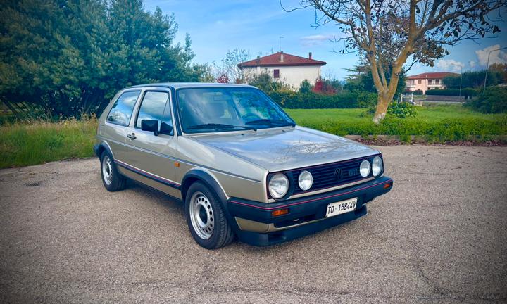 Golf 2 GTI 1.8 otto valvole 3 porte del 1986.