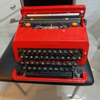 macchina da scrivere Olivetti Valentine