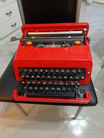 macchina da scrivere Olivetti Valentine