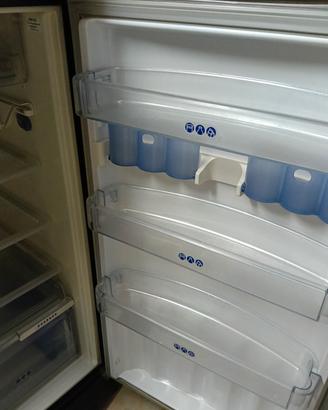 pezzi interno del frigo Whirpool tolgo per spazio