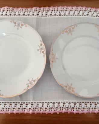 Piatti piani e piatti fondi antichi