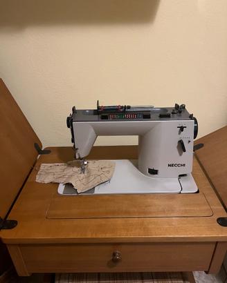 Macchina da cucire Necchi
