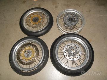 Cerchi motard completi
