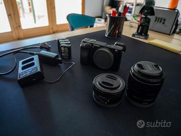 Sony a6300 con 2 obiettivi e 5 batterie