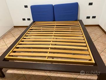 Letto matrimoniale con 2 comodini abbinati