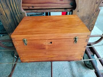 Grazioso Piccolo Baule Cassa Contenitore in Legno