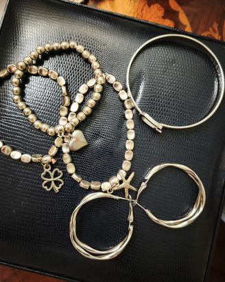 Set di bigiotteria bracciali+boccole 