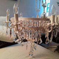 Lampadario a gocce restaurato shabby