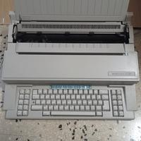 Macchina da scrivere Olivetti 2200