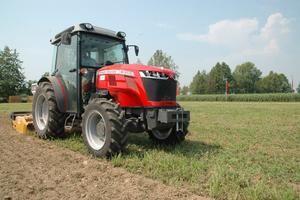 trattore agricolo Massey Ferguson 3710F