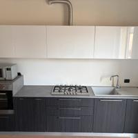 Cucina componibile e isola vendibile separatamente