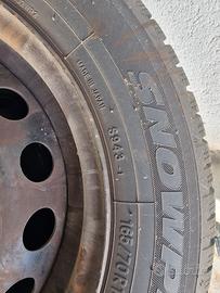 gomme invernali con cerchi toyo 165 70 14