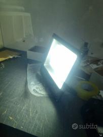 Faro Faretto LED 200W IP66 Luce Fredda 6500K