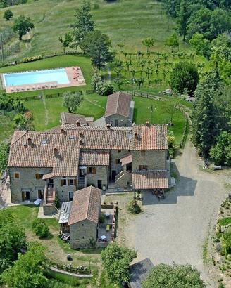 Rustico / Casale di 760 m² con più di 5 locali e b