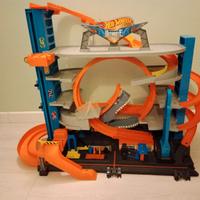 Pista Hot Wheels City Ultimate Garage Squalo