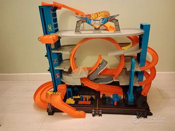 Pista Hot Wheels City Ultimate Garage Squalo