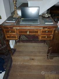 Scrivania antica del '700