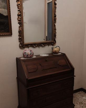 Comò in legno con specchio