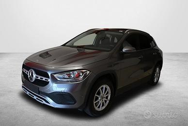 MERCEDES GLA 180D AUTOM + TETTO PAN