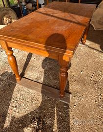 Tavolo in legno 
